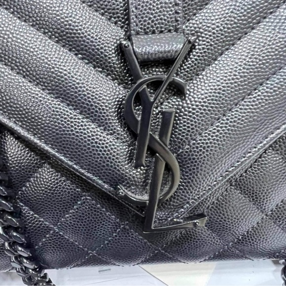 A107- ๐ฏ % authentic YLS Envelope Medium chain shoulder bag - Picture 5 of 17